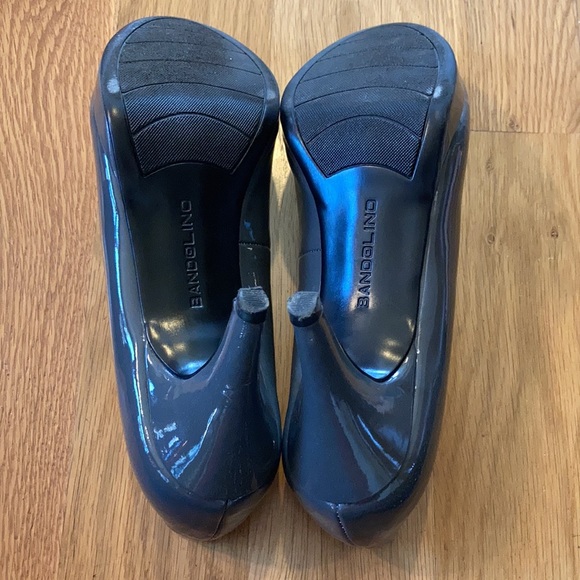 Bandolino Grey patent leather shoe. Size 8 3” heel - Picture 3 of 4